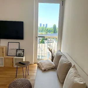 Donaublick Oasis: Stylische Apartment Wien